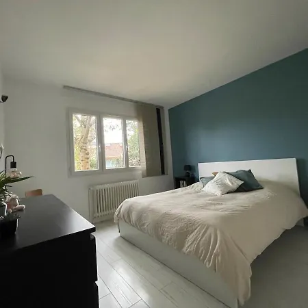 Apartment Half Independent House Terrace Paris-disney